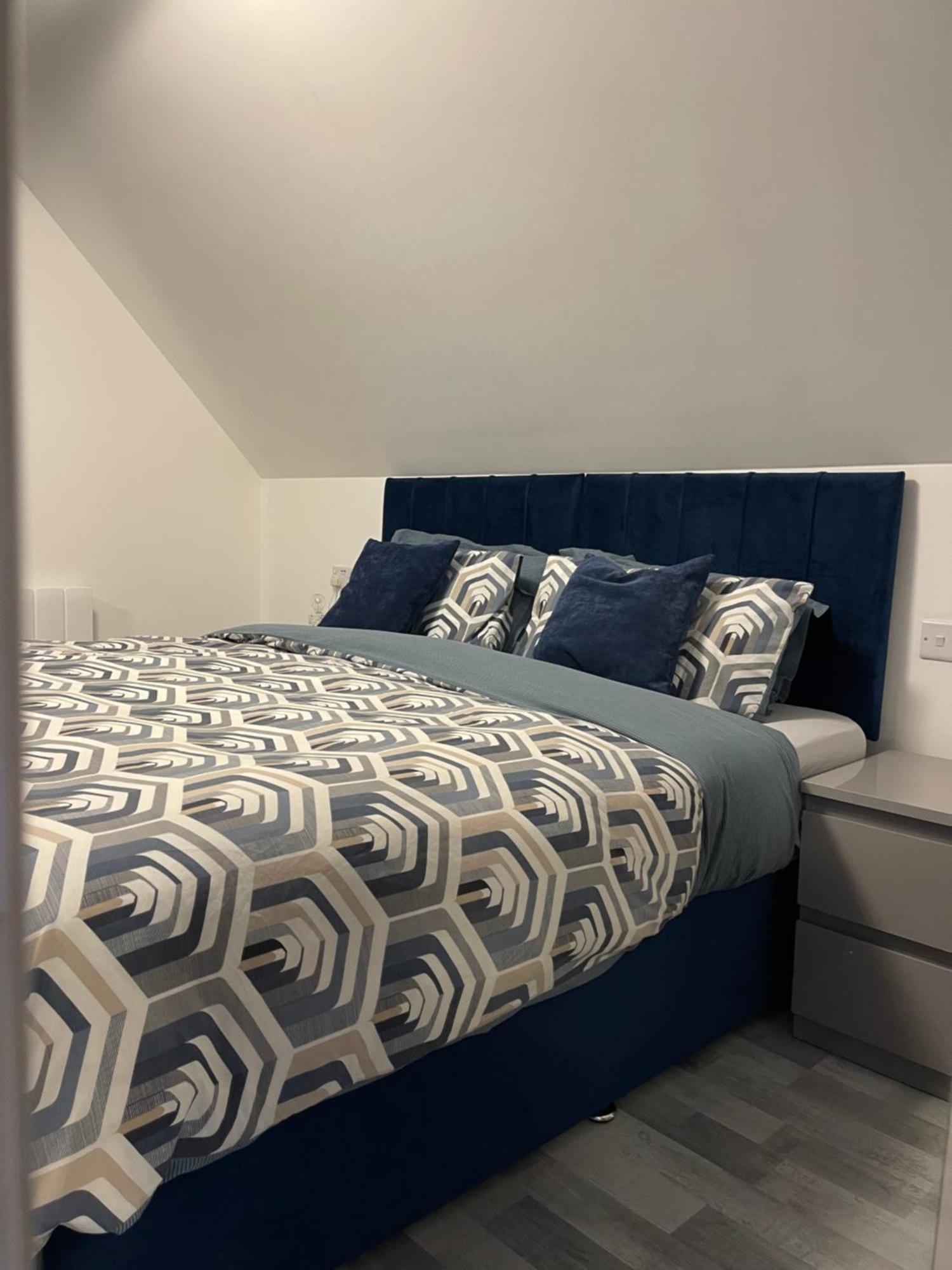Lochside Loft - Self Catering Apartment For 2 In A Great Location For Inverness Airport And Both Cabot Highlands & Nairn Golf Courses Ngoại thất bức ảnh