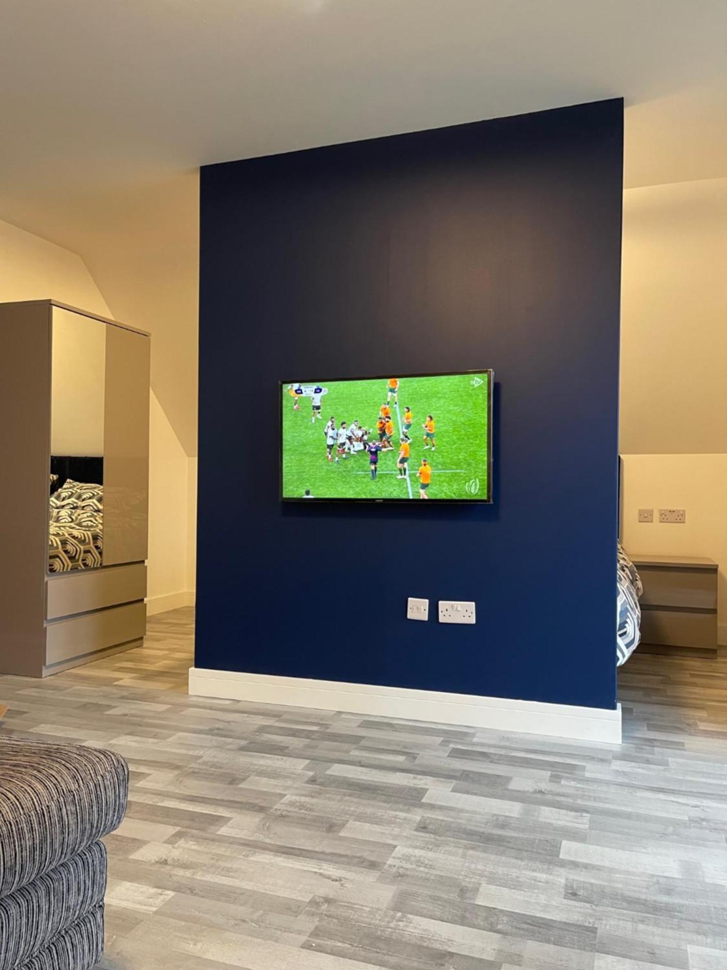 Lochside Loft - Self Catering Apartment For 2 In A Great Location For Inverness Airport And Both Cabot Highlands & Nairn Golf Courses Ngoại thất bức ảnh